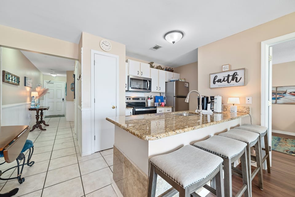 Breakfast bar and kitchen