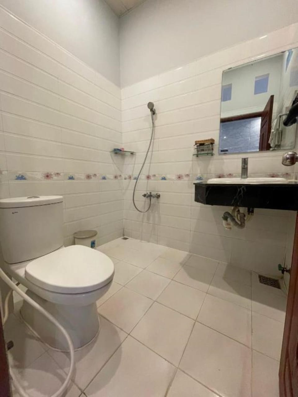 Standard Double Room | Bathroom | Shower, free toiletries, hair dryer, slippers