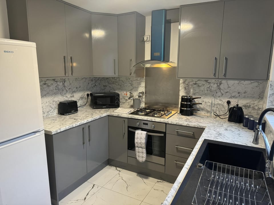 House | Private kitchen | Fridge, microwave, oven, stovetop