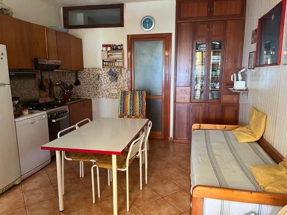 Apartment, 2 Bedrooms, Terrace, Garden View | Dining