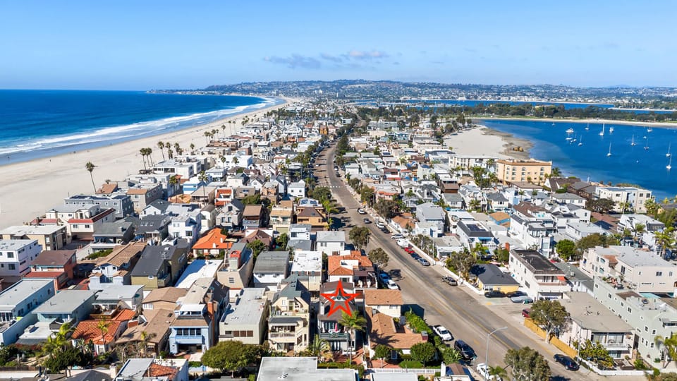 Beach and Bay - The perfect location!