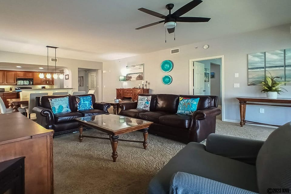Spacious Living Room with Comfortable Seating