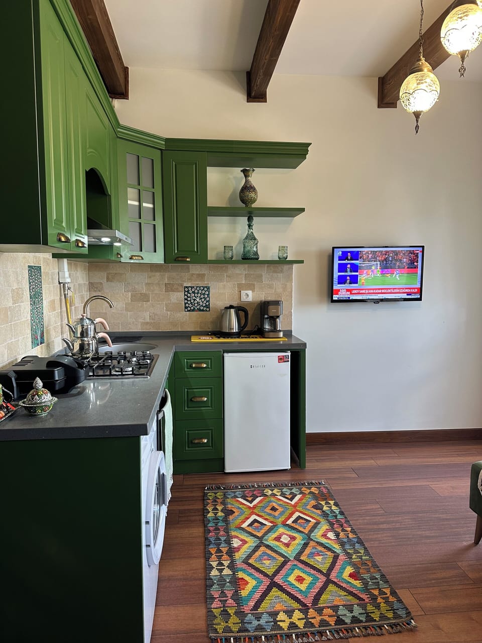 Family Suite, City View | Private kitchen | Fridge, microwave, oven, stovetop