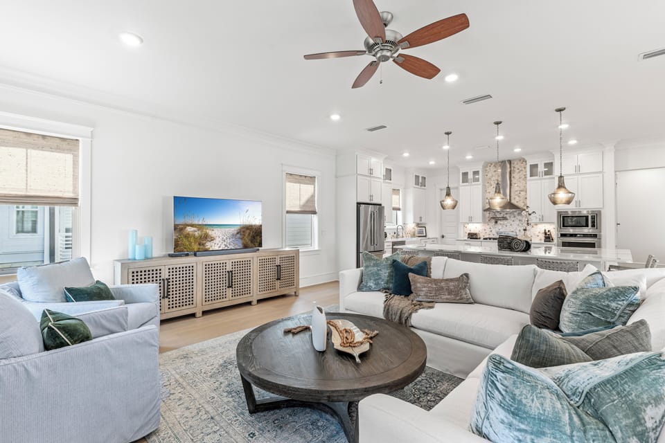 Comfortable living area - Open floor plan