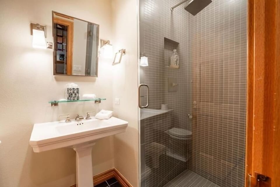 Condo, 4 Bedrooms | Bathroom | Towels