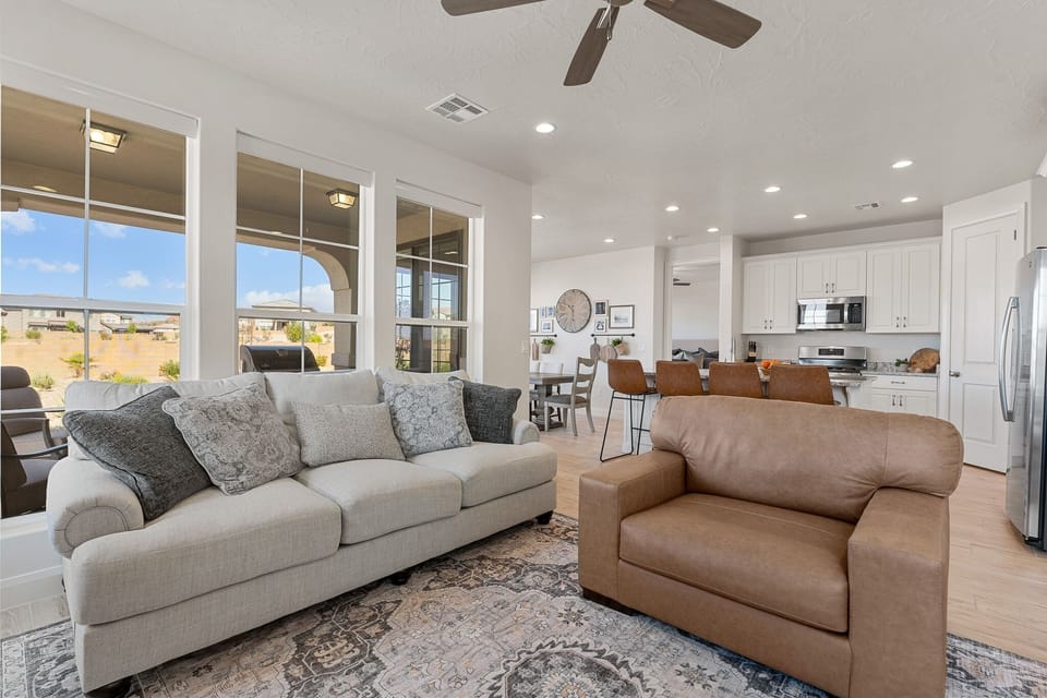 House, 5 Bedrooms | Living area | Smart TV, streaming services