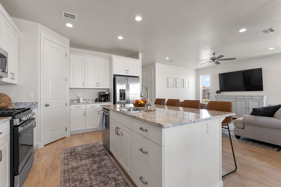 House, 5 Bedrooms | Private kitchen | Coffee/tea maker, fridge, oven, toaster