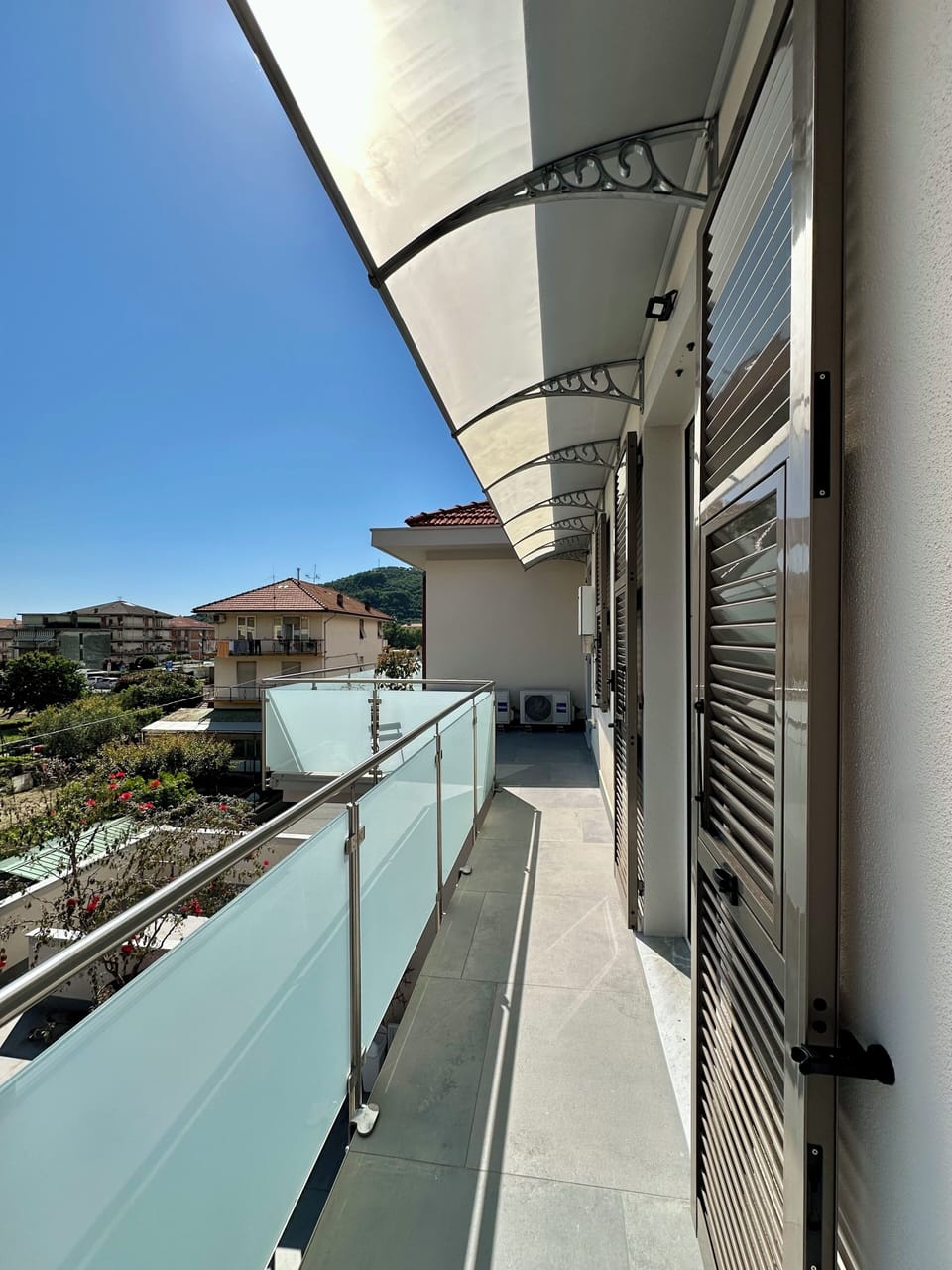 Balcony landing