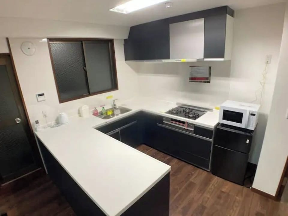 This is the kitchen. Cooking utensils and a dishwasher are also provided, so cooking is easy.