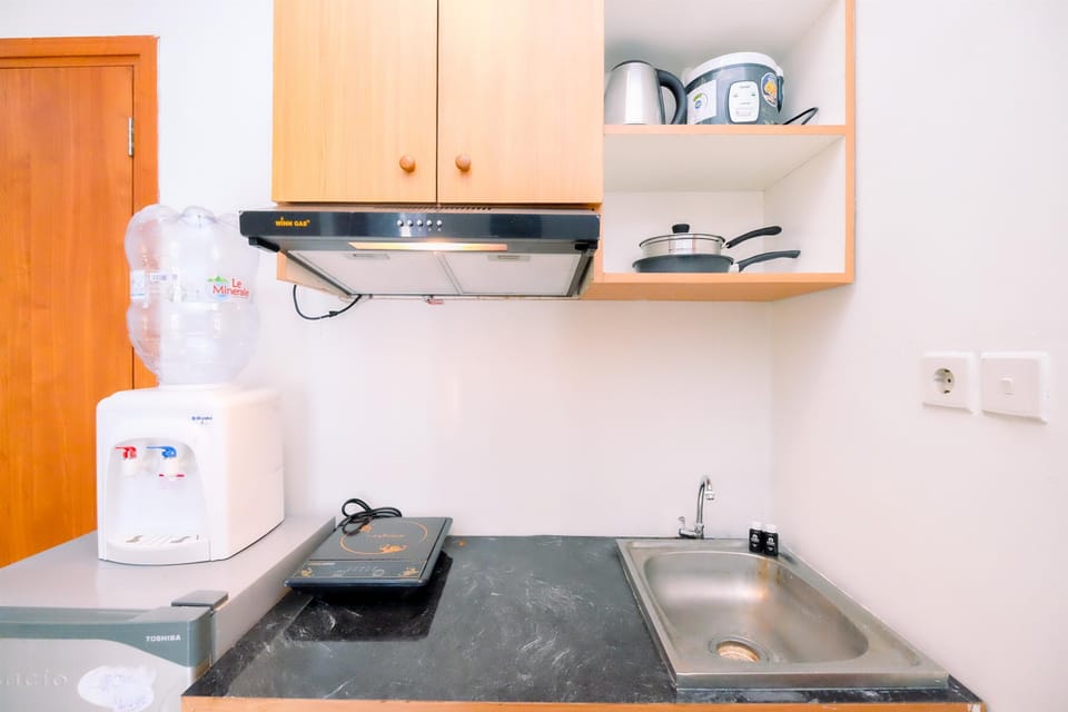 Deluxe Apartment | Private kitchen | Fridge, stovetop, rice cooker, dining tables