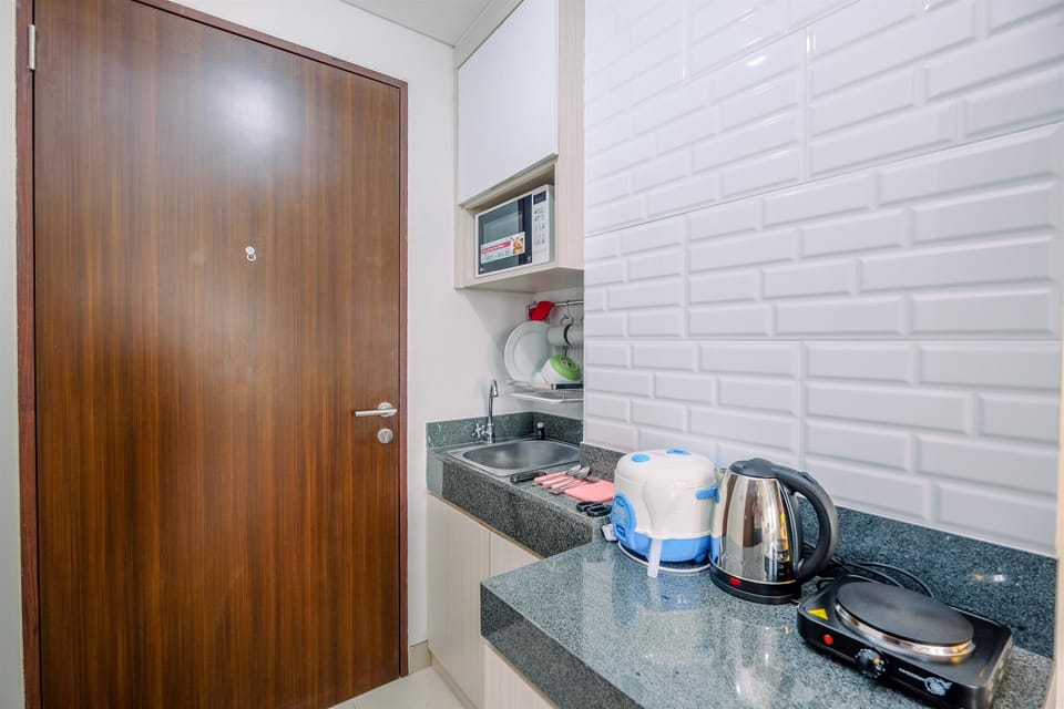 Deluxe Studio | Private kitchen | Fridge, microwave, stovetop, rice cooker