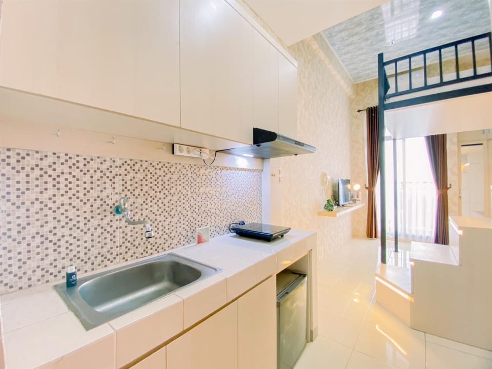 Deluxe Studio | Private kitchen | Mini-fridge, stovetop, rice cooker