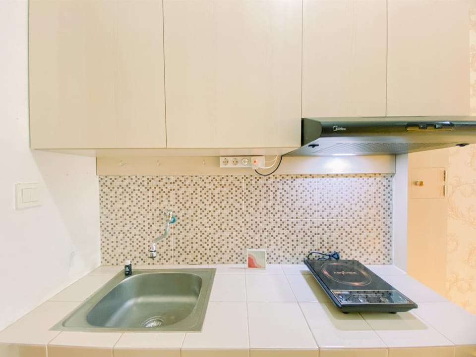 Deluxe Studio | Private kitchen | Mini-fridge, stovetop, rice cooker