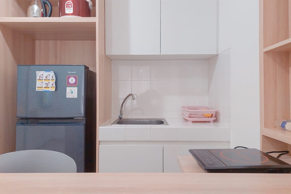 Deluxe Apartment | Private kitchen | Fridge, stovetop, rice cooker, dining tables