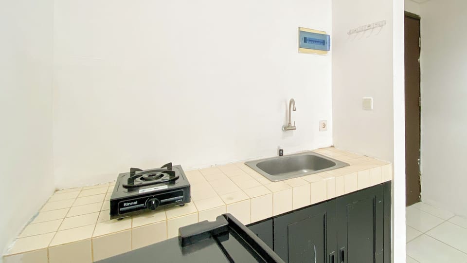 Apartment | Private kitchen | Fridge, stovetop, rice cooker, dining tables