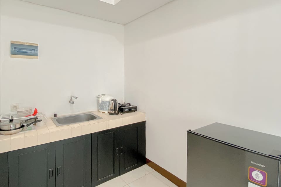 Apartment | Private kitchen | Fridge, stovetop, rice cooker, dining tables