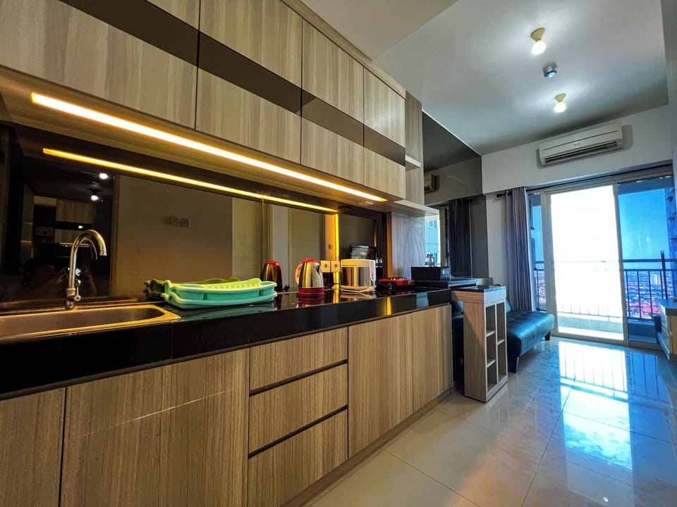 Apartment | Private kitchen | Mini-fridge, stovetop, rice cooker, dining tables