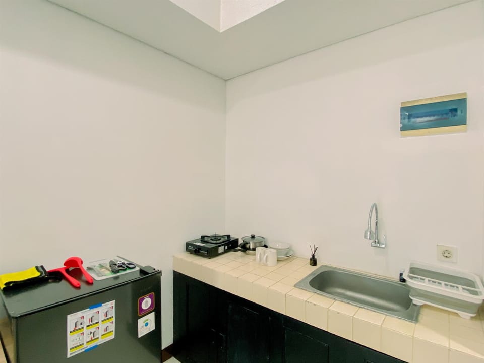 Apartment | Private kitchen | Fridge, stovetop, rice cooker, dining tables