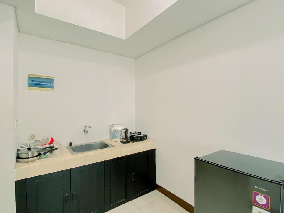 Apartment | Private kitchen | Fridge, stovetop, rice cooker, dining tables