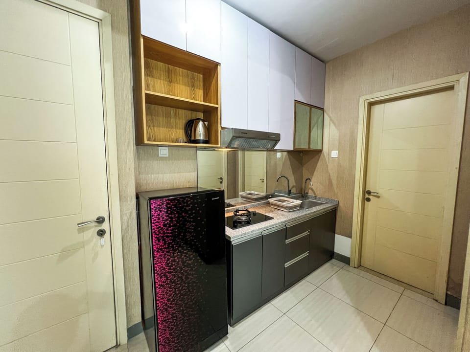 Apartment | Private kitchen | Fridge, stovetop, rice cooker