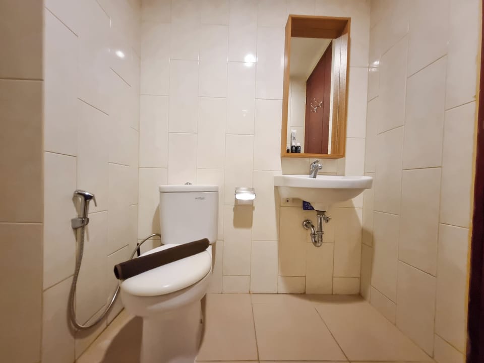 Studio | Bathroom | Shower, towels