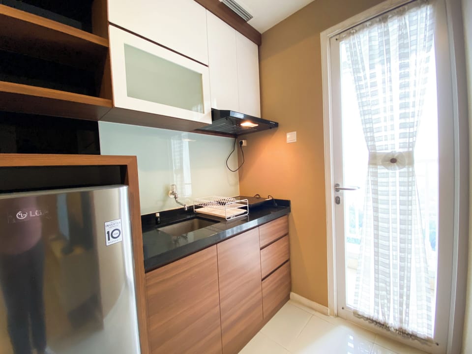 Apartment | Private kitchen | Fridge, stovetop, rice cooker, dining tables