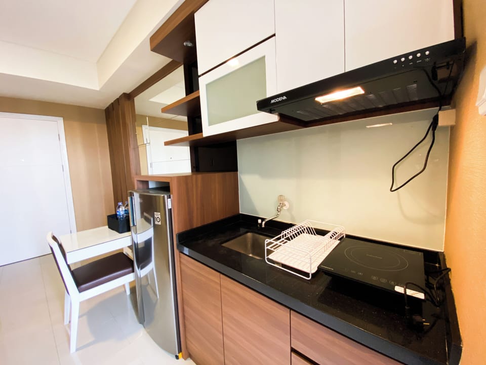 Apartment | Private kitchen | Fridge, stovetop, rice cooker, dining tables