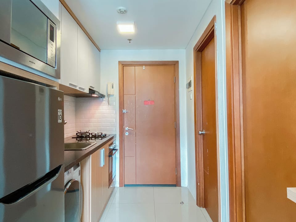 Apartment | Private kitchen | Fridge, microwave, oven, stovetop