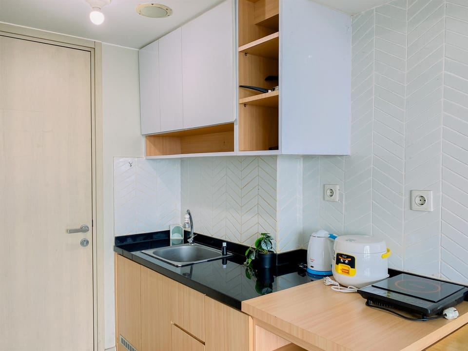Mini-fridge, stovetop, rice cooker