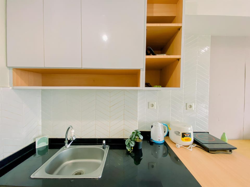 Deluxe Studio | Private kitchen | Mini-fridge, stovetop, rice cooker