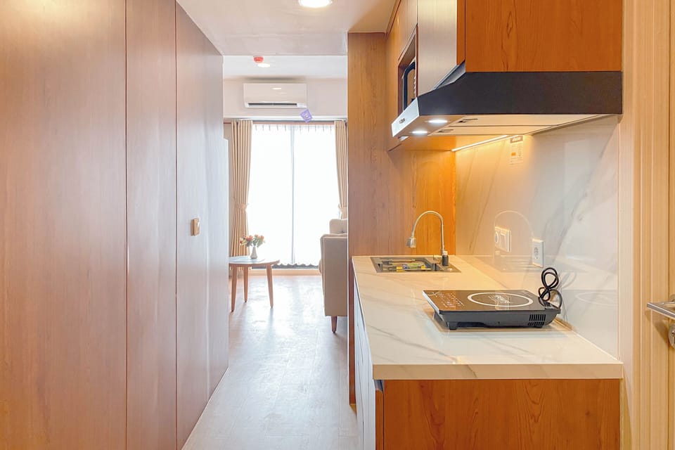 Deluxe Apartment | Private kitchen | Fridge, microwave, stovetop, rice cooker
