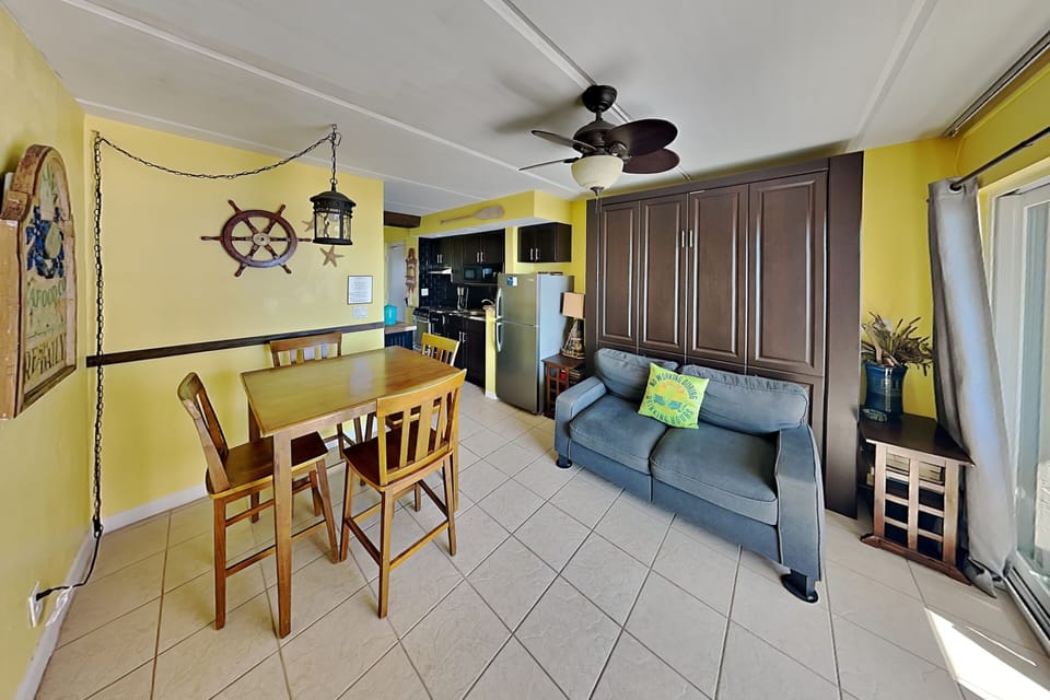 Condo (1 Bedroom) | Front of property