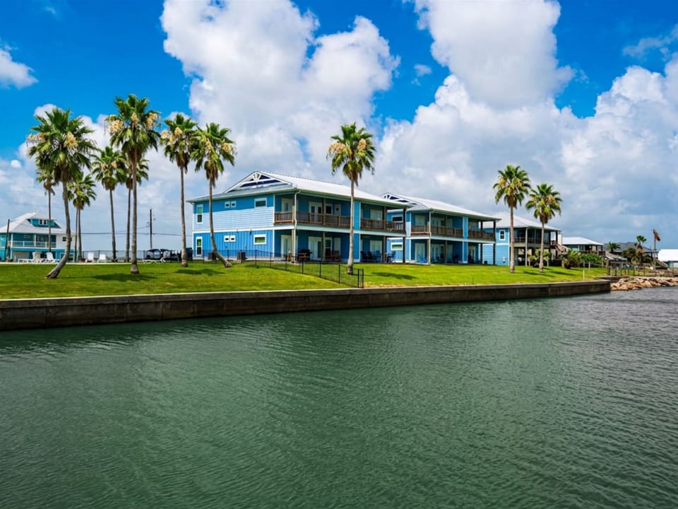 Condo (2 Bedrooms) | Property amenity