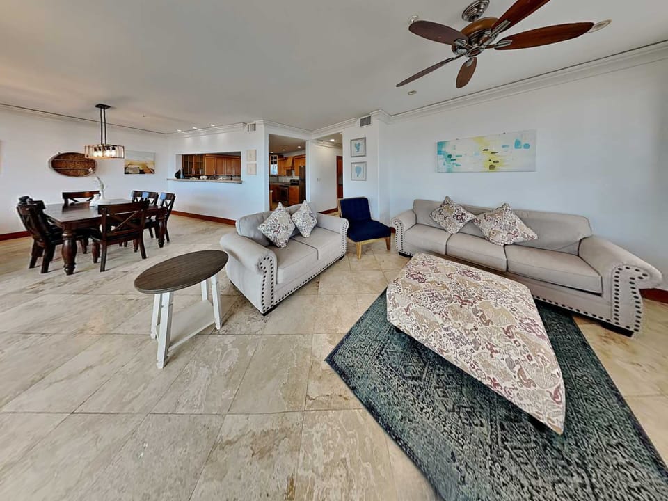 Condo (4 Bedrooms) | Front of property