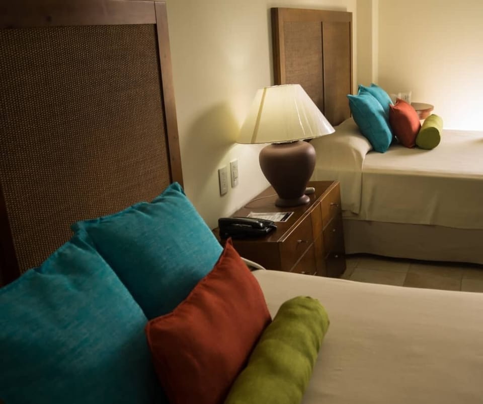 Superior Room, Balcony, Garden View | In-room safe, blackout drapes