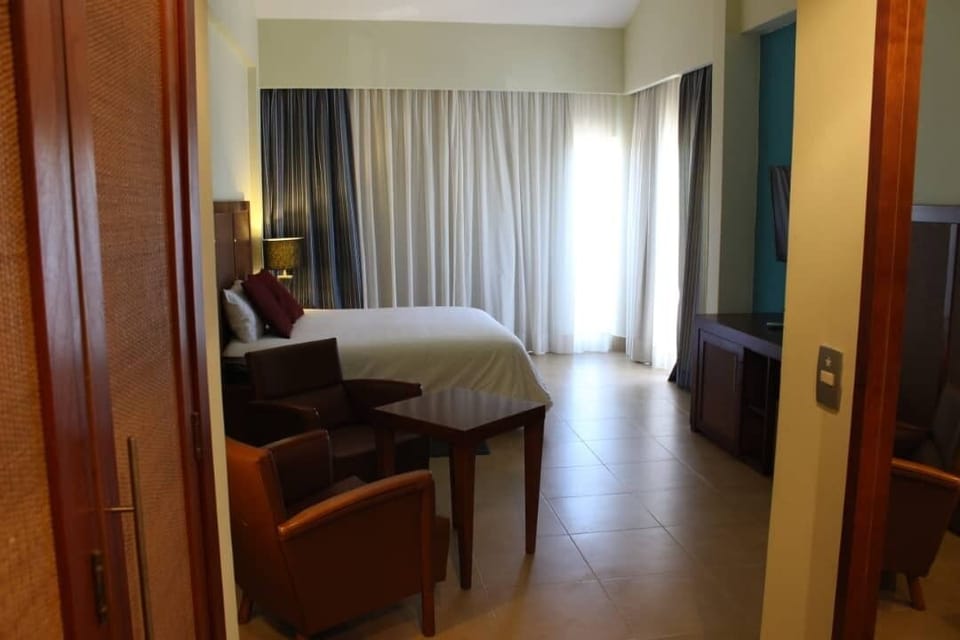 In-room safe, blackout drapes