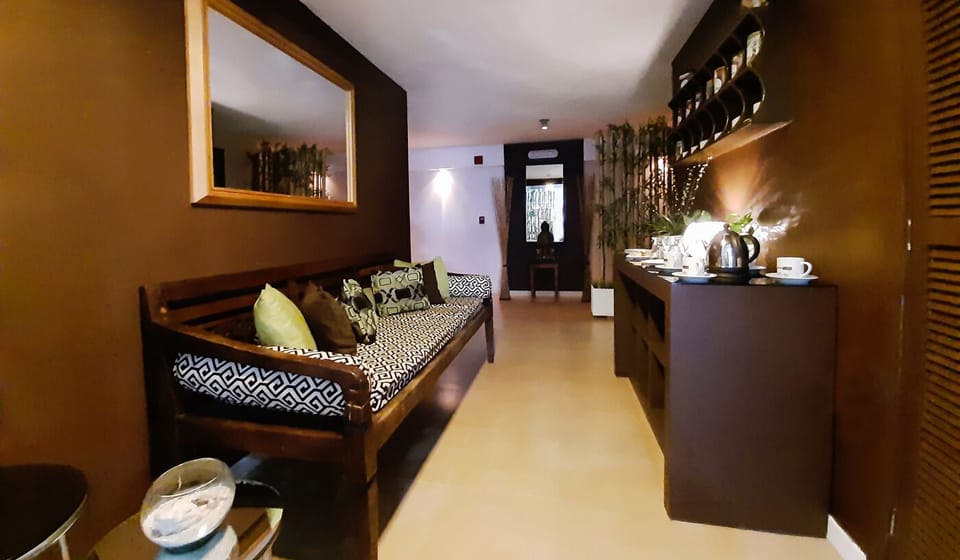 Couples treatment rooms, hot tub, steam room, body treatments, mud baths