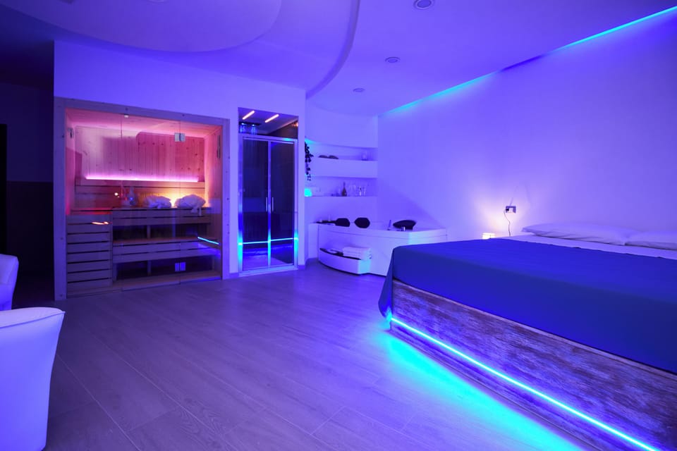 Luxury Room | In-room safe, desk, laptop workspace, blackout drapes