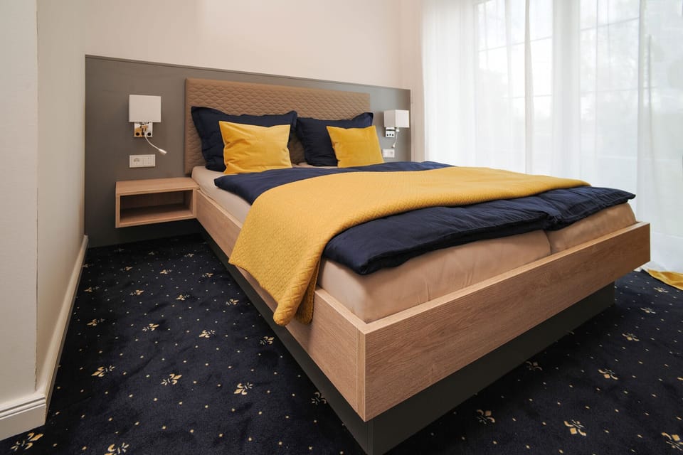Family Double or Twin Room | Desk, laptop workspace, WiFi (free)