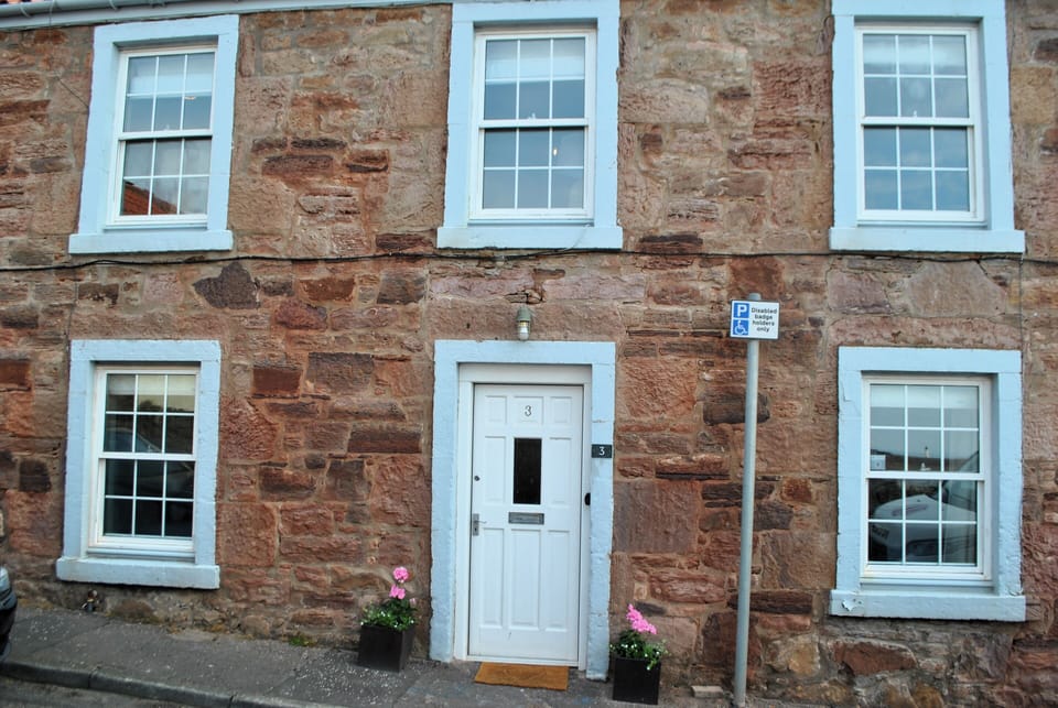 Kittiwake Cottage is a traditional stone-built fisherman’s cottage