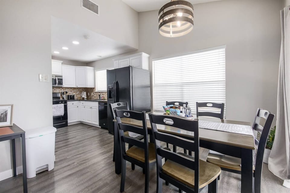 Enjoy family meals in the inviting dining area, paired with a fully equipped kitchen. When dining out, top spots like North Italia and Smokey Mo’s are just minutes away