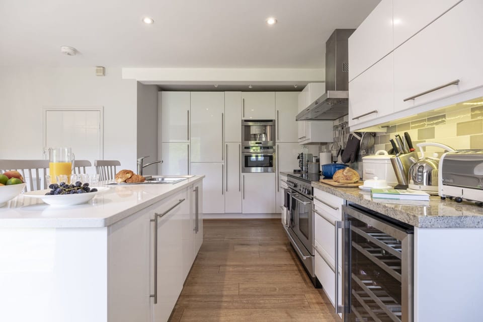 Yew Tree Cottage Kitchen - StayCotswold