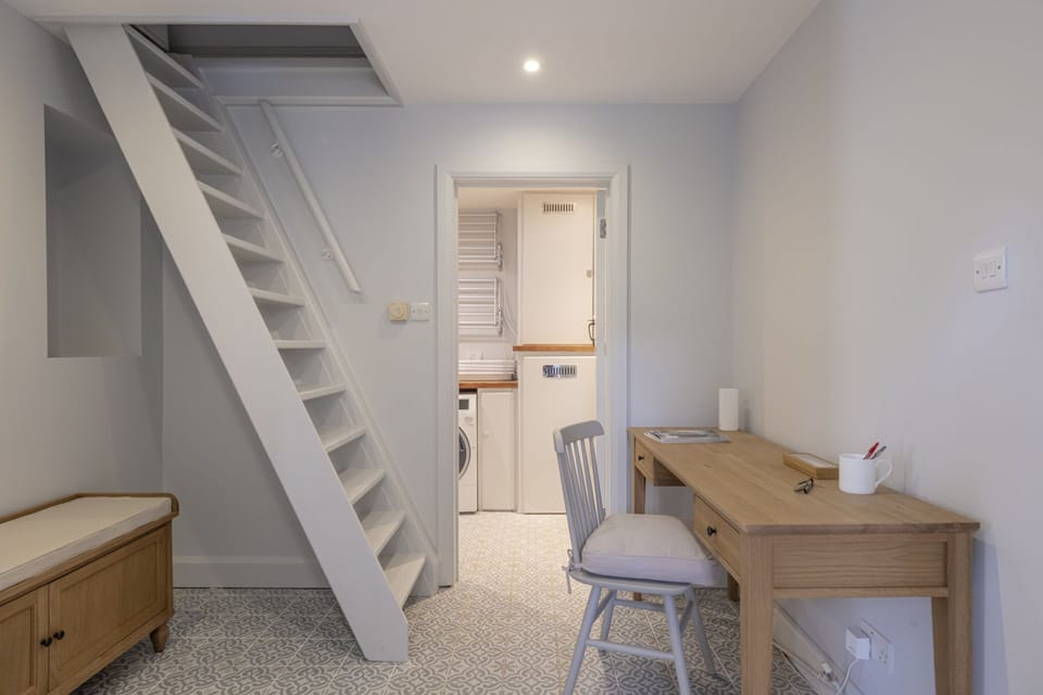 Yew Tree Cottage Study - StayCotswold