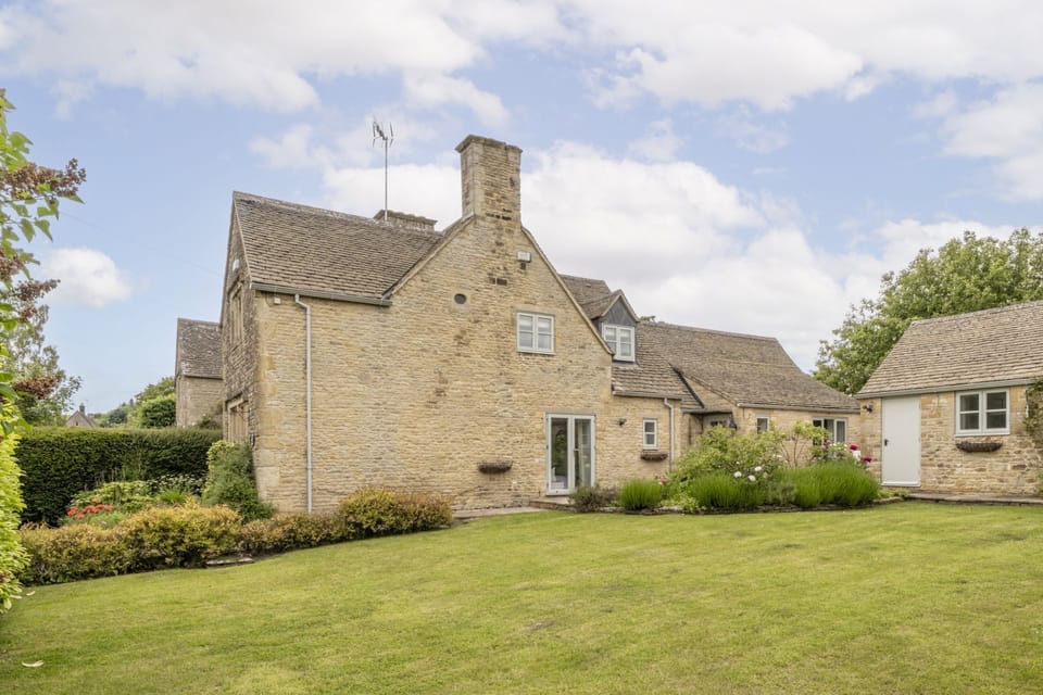 Yew Tree Cottage Garden - StayCotswold