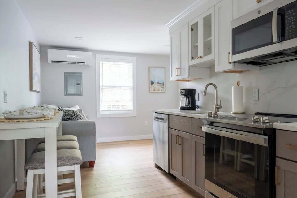 STAYNewport FranklinAve2ndFloor 09
