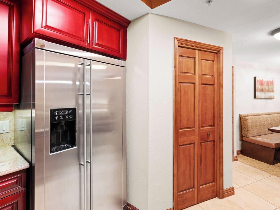Kitchen / Stainless Steel Refrigerator