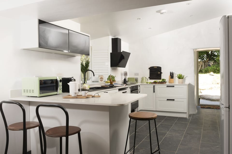 Kitchen with access to garden - Worvas Counthouse