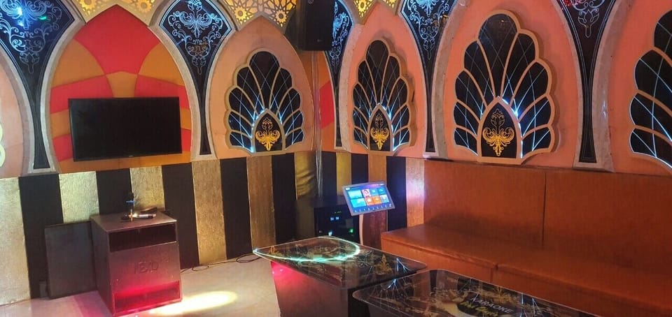 20 bars/lounges