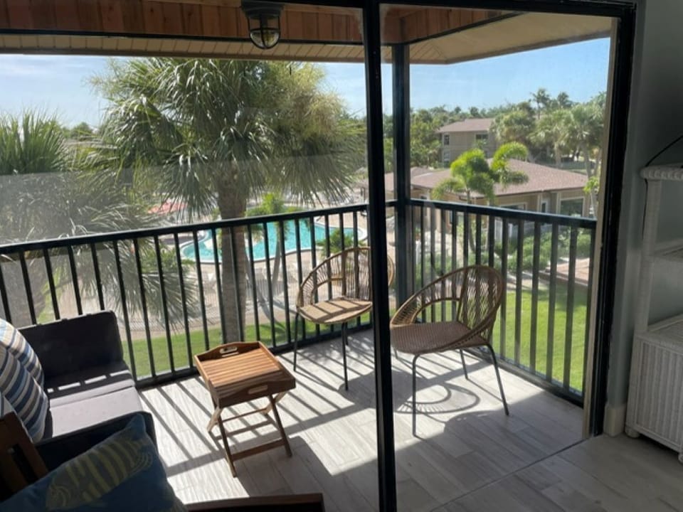 Primary bedroom lanai