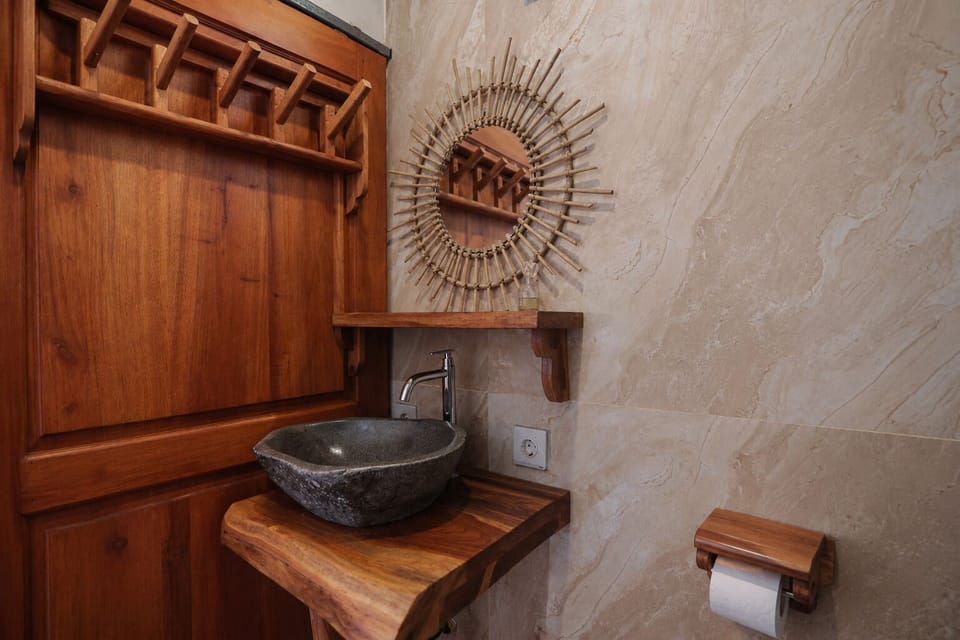 Towels, soap, shampoo, toilet paper